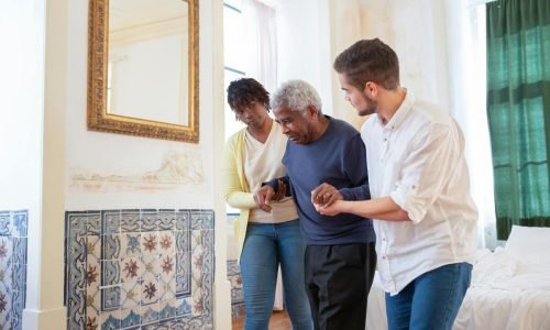 Por que os ossos ficam mais fracos com a idade?